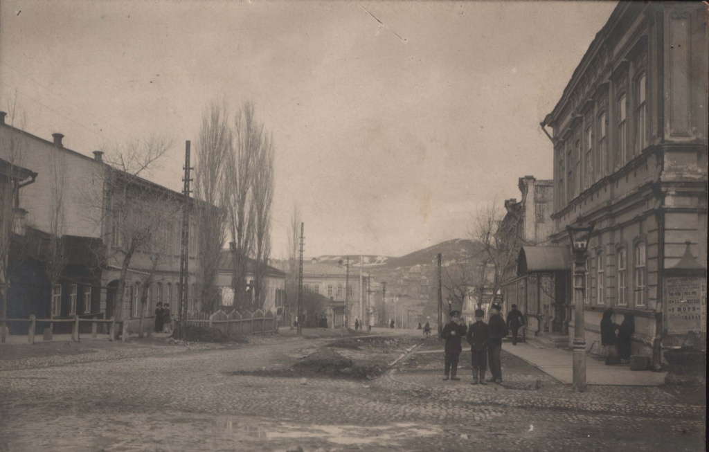 Дом Славина (угол Гимназической и Царицынской). Фото до 1914 г.JPG